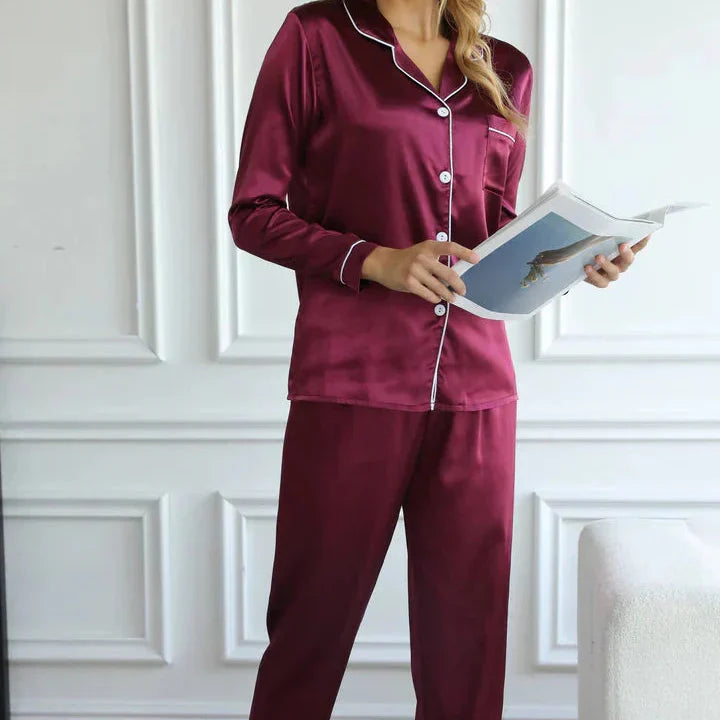 Gemütliches Damen Pyjama Set Langarm in Marineblau. Weicher Zweiteiler für komfortable Nächte und Freizeit.
