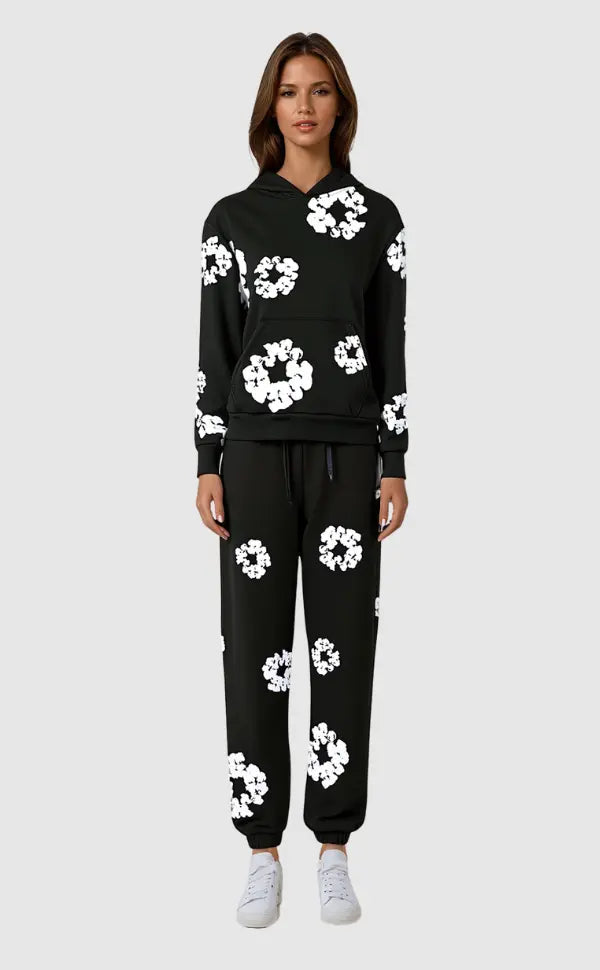 Kapuzenpullover für Damen mit zartem Blumenmuster, perfekt für einen entspannten Casual-Tag.