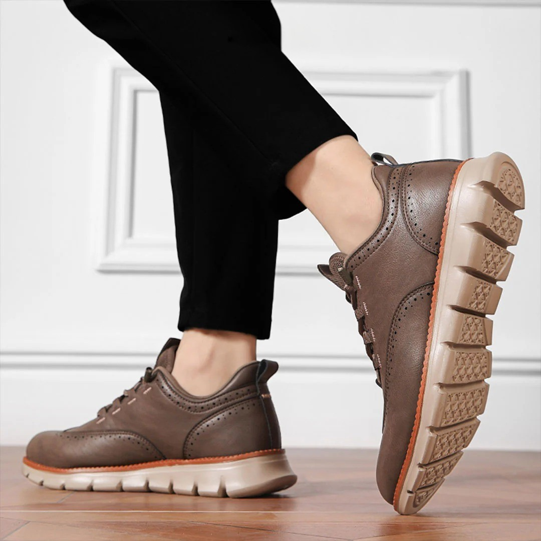 Zeitlose schwarz-weiße Herren Oxford Schuhe, stilvoll und mit Komfort-Innensohle.