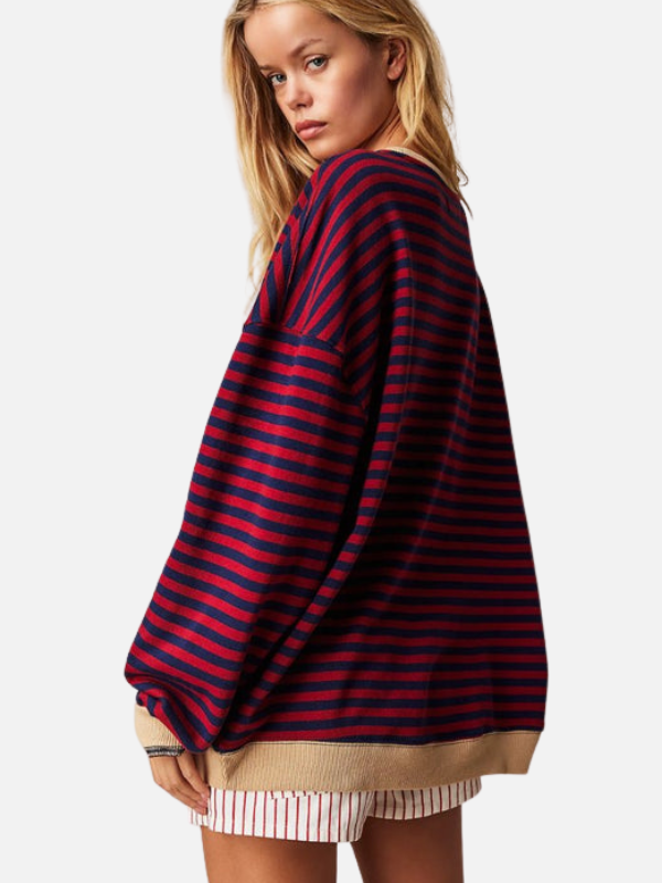 Gemütliches Damen Sweatshirt, oversized und bunt gestreift, Langarm, weicher Stoff für maximalen Komfort.