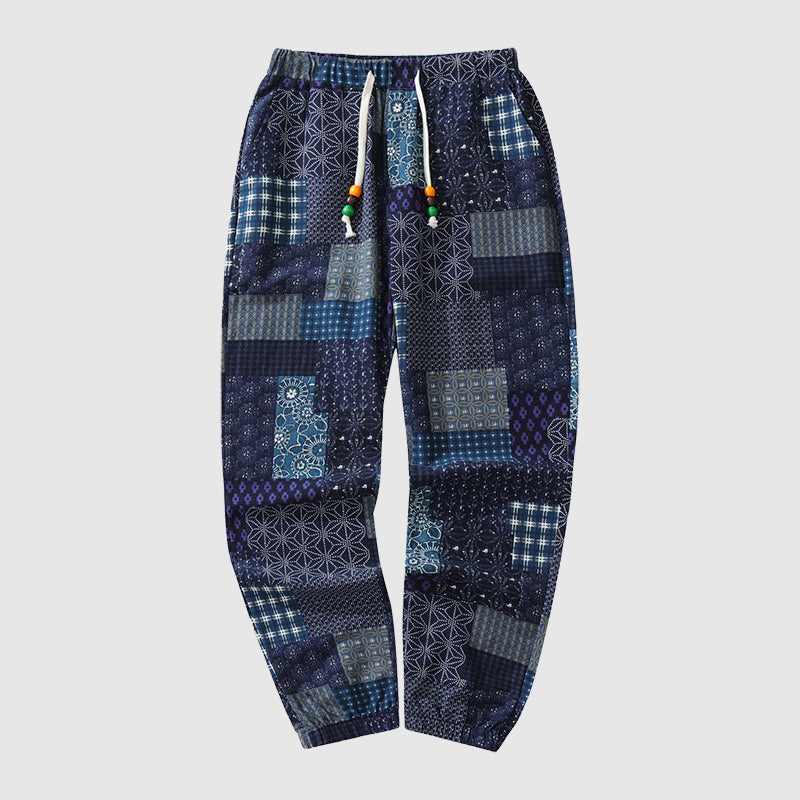 Modische Herren Freizeithose im Patchwork-Design. Bequeme Baumwollhose für Frühling/Sommer in Blau, Lila, Braun.