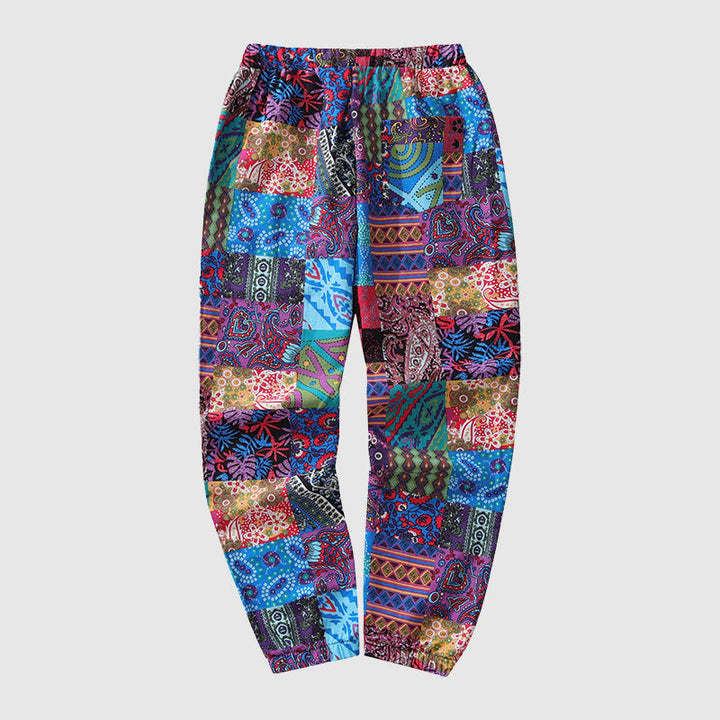 Trendige Herren Baumwoll-Patchwork-Hose in lila, blau, braun Tönen. Vielseitige Casual-Hose für Freizeit.