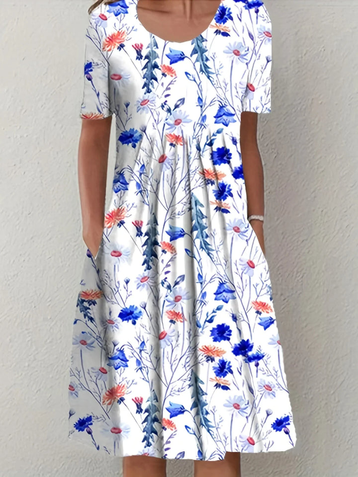Elegantes, fließendes Damen Kurzarmkleid mit lebendigem Blumenmuster, ideal für festliche Events.