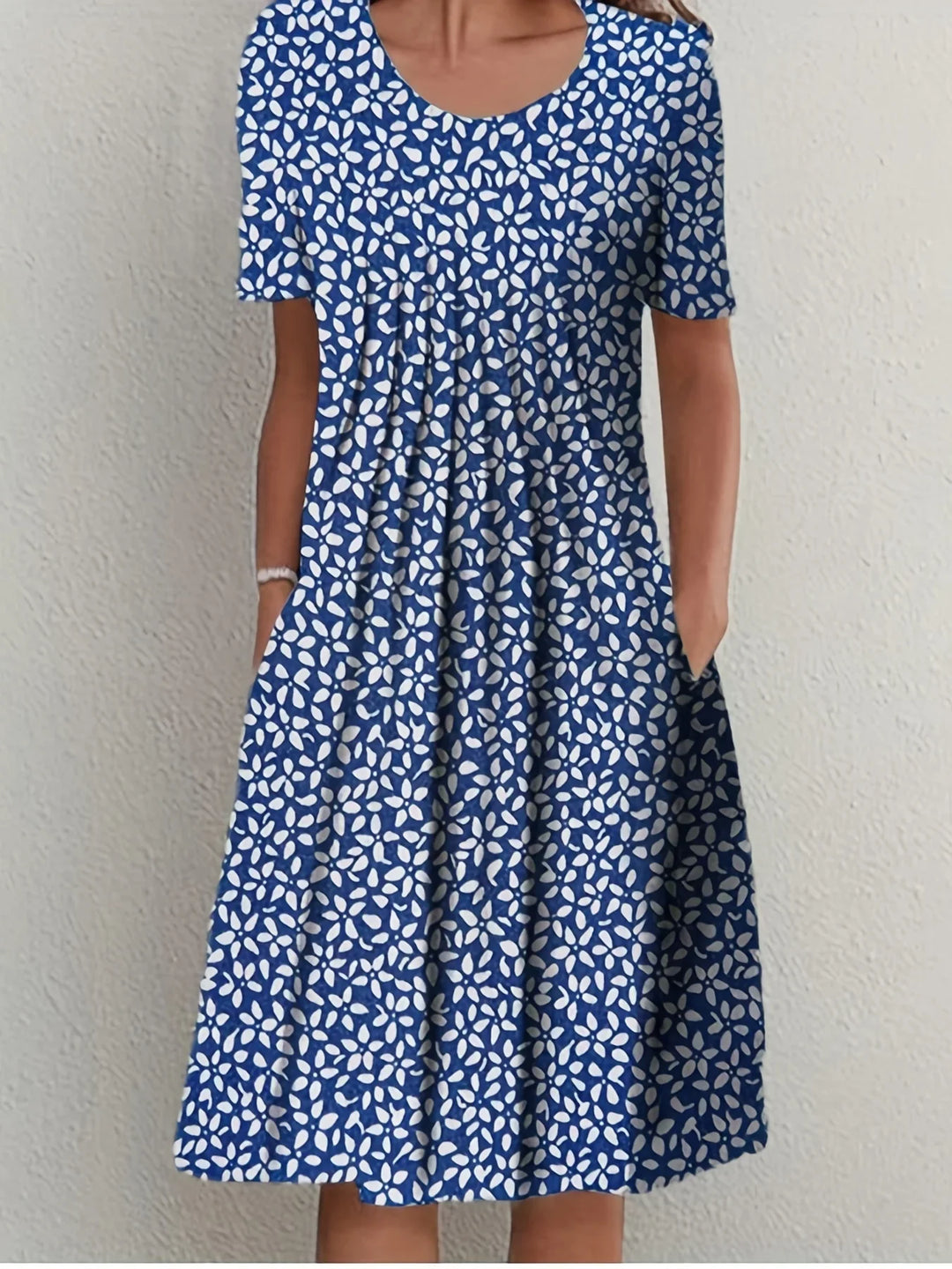 Modisches Damen Sommer-Partykleid mit wunderschönem Blumenmuster, elegant und fließend für Partys.
