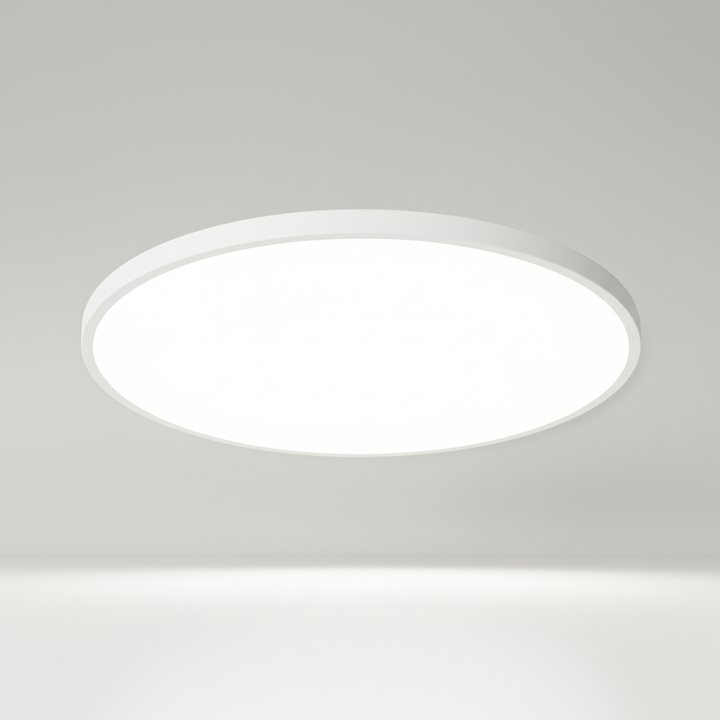 Minimalistische, energieeffiziente LED-Deckenlampe AuraSphere in Weiß für modernes Schlaf- oder Esszimmer.