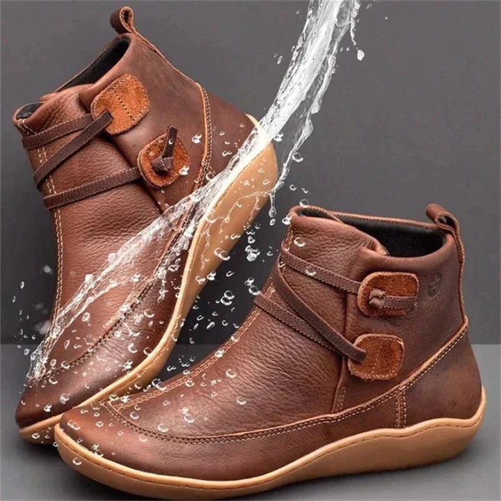 Bequeme orthopädische Damen Stiefeletten in Braun, wasserfest und stilvoll für den Alltag im Herbst/Winter.