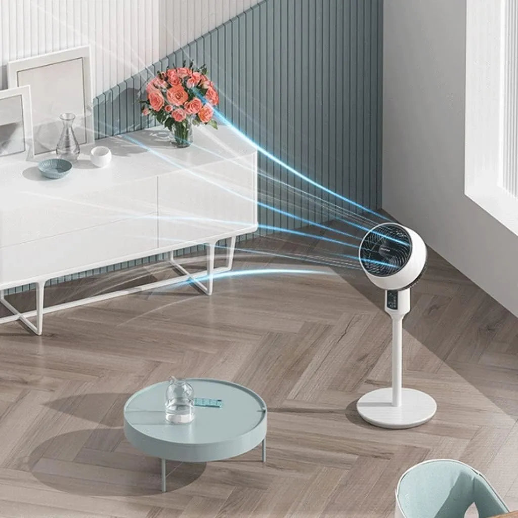 Leiser Standventilator für flexible Raumbelüftung und angenehme Kühlung in Wohnzimmer oder Büro.
