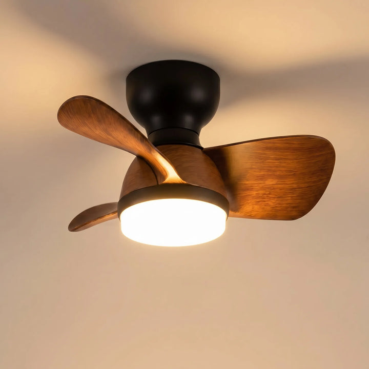 Kompakter Deckenventilator mit integriertem LED-Licht und Fernbedienung für Wohnzimmer.