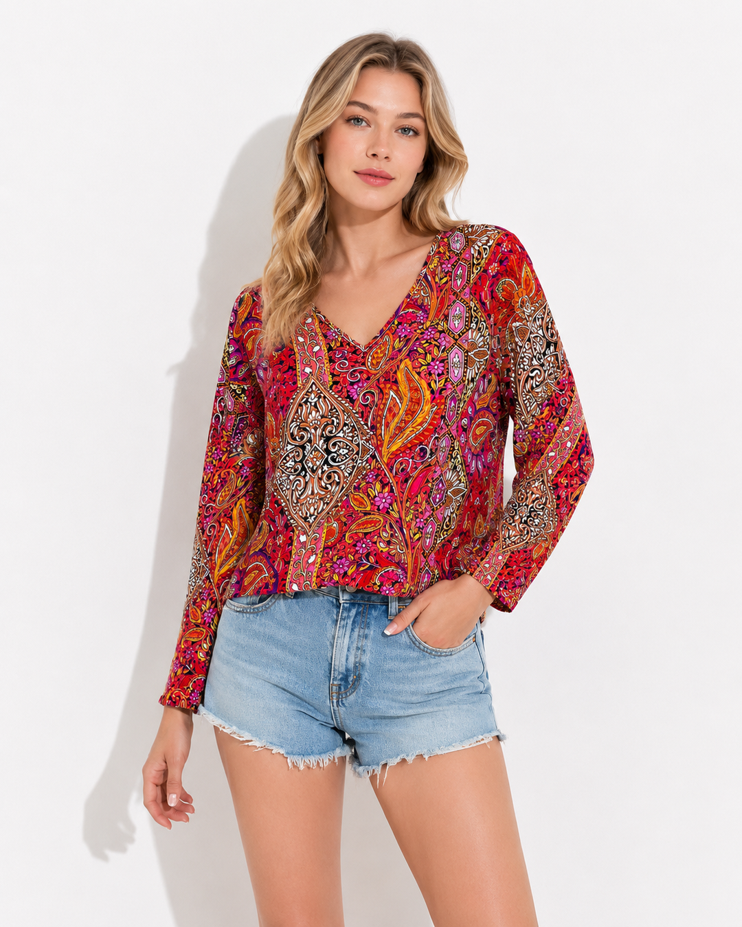 Komfortables Damen Langarmshirt mit modernem Print, vielseitig tragbar für Büro & Freizeit.