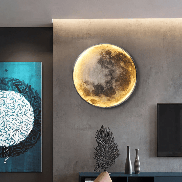Detailreiche 3D-Mondlampe mit strukturierter Oberfläche, die echtes Mondlicht simuliert.