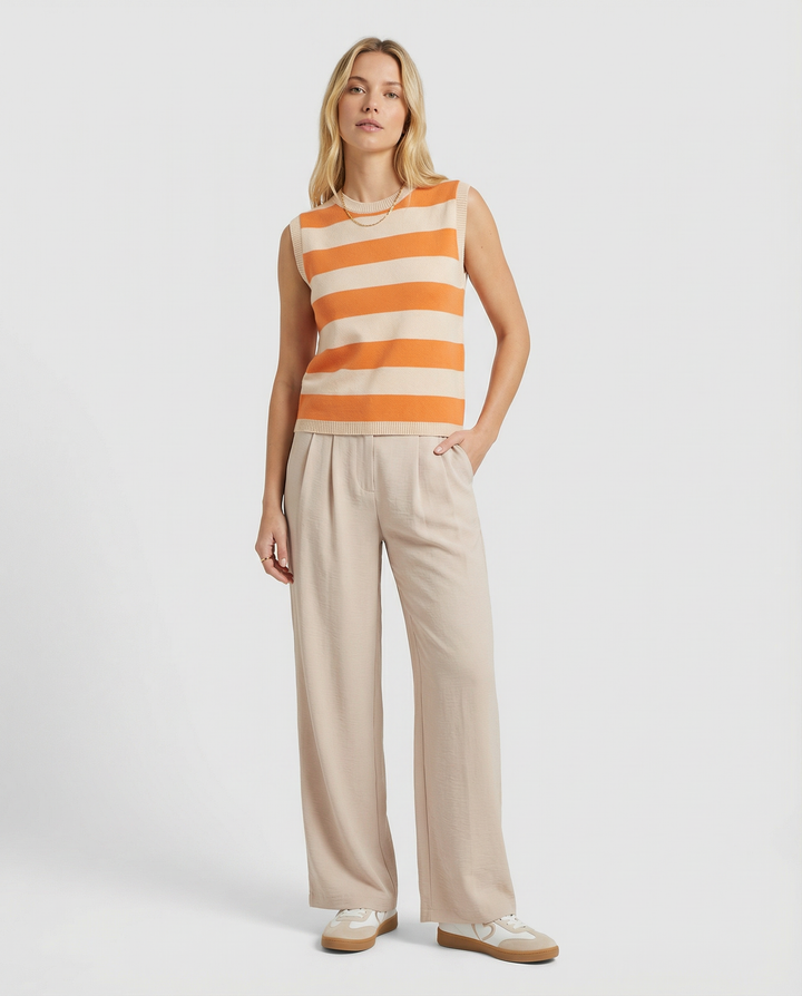 Komfortable, lange Damenhose mit weitem Schnitt, High Waist und praktischen Seitentaschen; elegant & bequem für jeden Anlass.