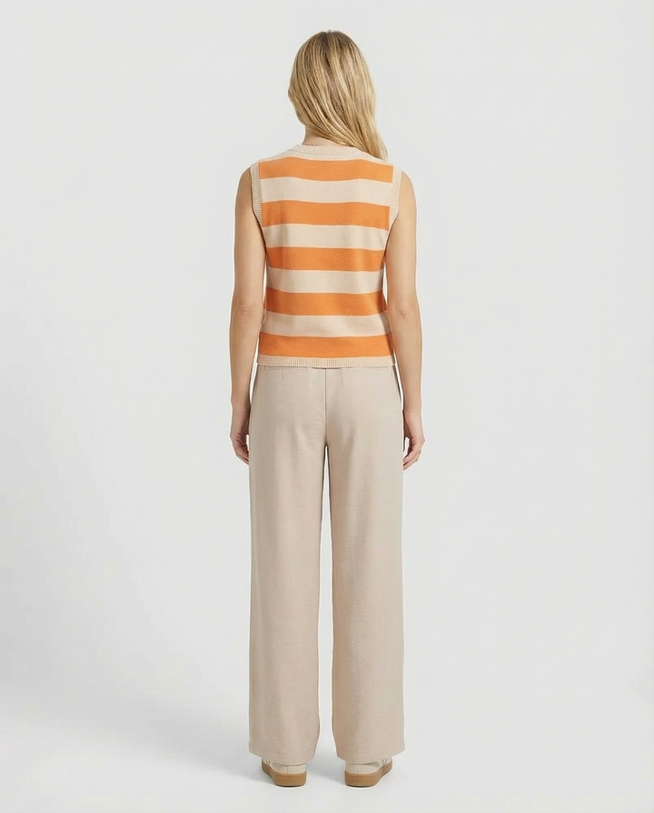 Moderne High Waist Damenhose mit weitem Bein und Maxi-Länge, perfekt für einen eleganten Business- oder Freizeit-Look.