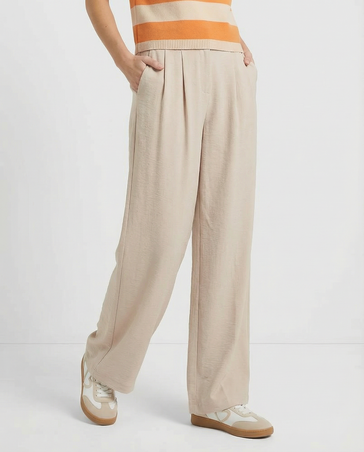 Elegante, weite Damenhose mit High Waist Bund und Seitentaschen; ideal für Business & Freizeit; maximaler Komfort.