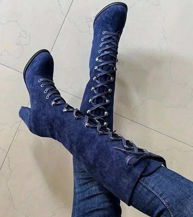 Komfortable Damen Schnürstiefel in Dunkelbraun, vielseitig für Herbst & Winter. Elegante Absatzstiefel.