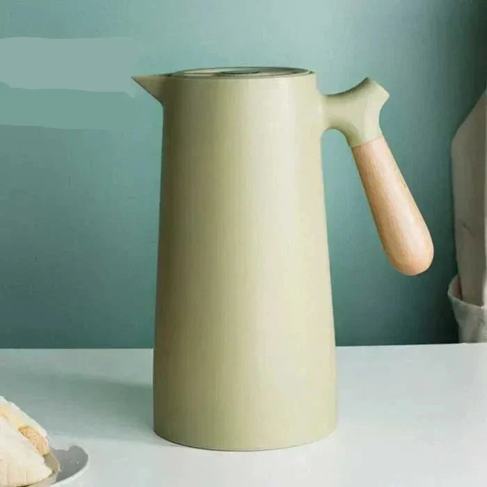 Praktische 750ml Thermosflasche für Heiß- & Kaltgetränke. Skandinavisch & nachhaltig.