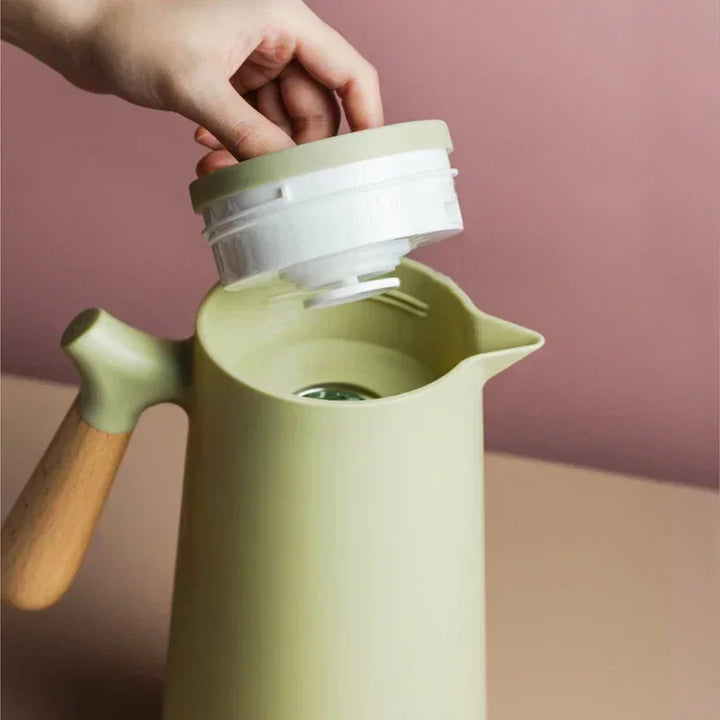 Nachhaltige 750ml Trinkflasche aus Edelstahl. Skandinavisches Design für Outdoor & Büro.