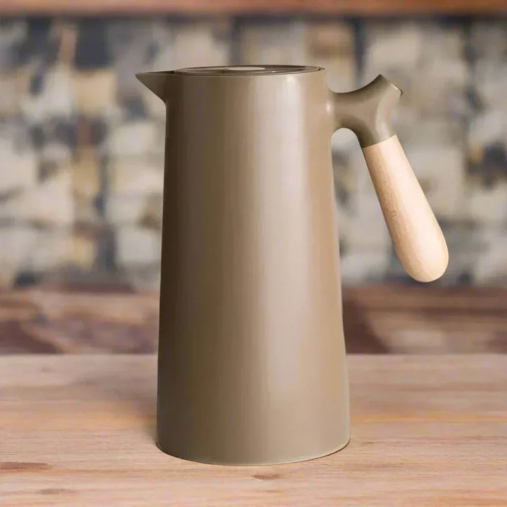 Große 750ml Isolierflasche aus Edelstahl. Hält Heißgetränke warm, Kaltgetränke kühl.