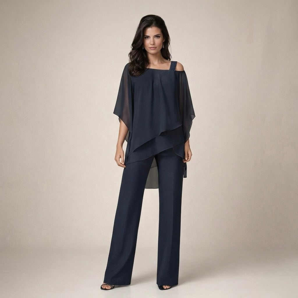 Bürogerechter Damen Zweiteiler mit eleganter Lagenbluse. Schickes Blusen-Set, ideal für Business Casual.