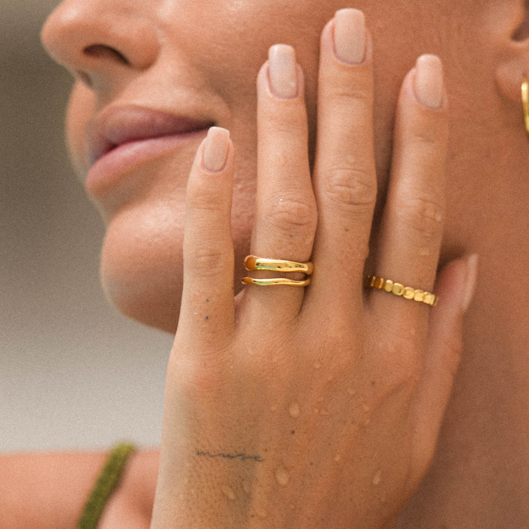 Alltagstaugliches Damenring Set, gold-silberfarben, aus wasserfestem & hypoallergenem Edelstahl.