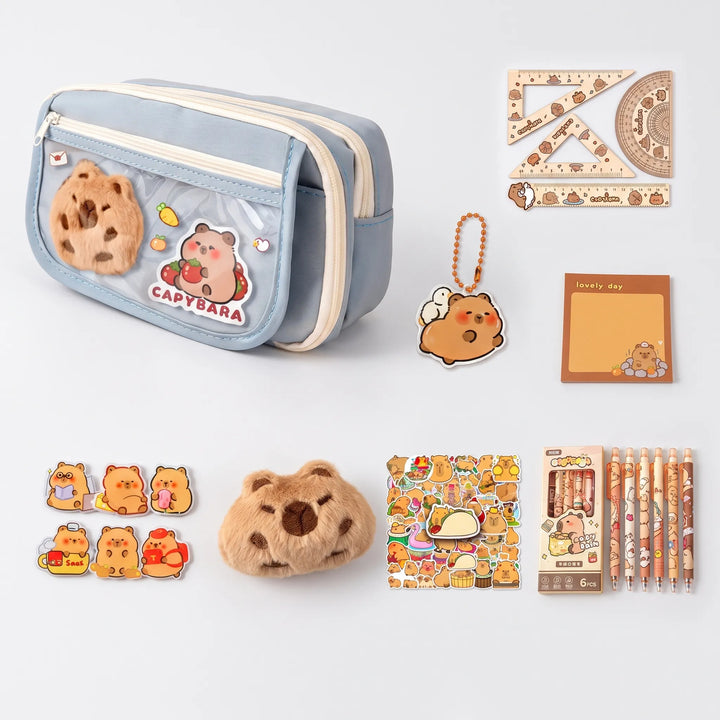 Praktisches Capybara Schreibwaren Etui mit viel Platz für Schul- & Büromaterial. Mit Reißverschluss.