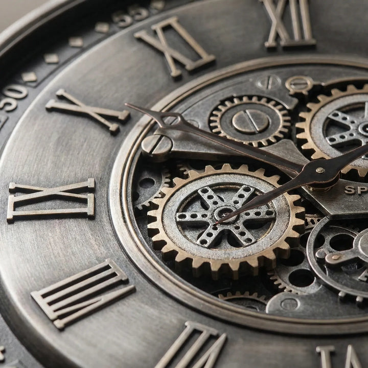 Stilvolle, große analoge Wanduhr mit geräuschlosem Uhrwerk und Zahnrad-Optik, perfekt für Büro & Wohnzimmer.