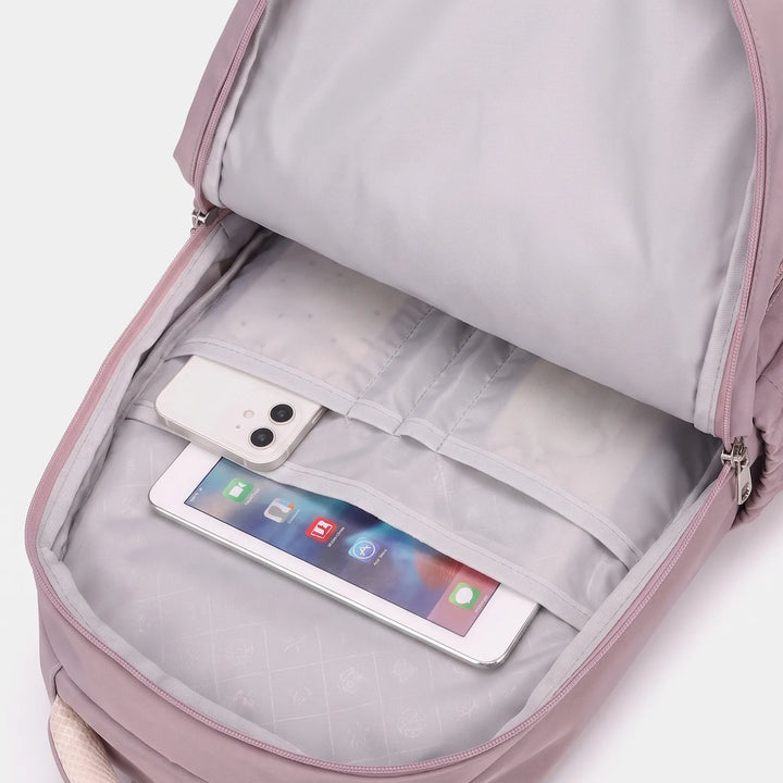 Reiserucksack mit Gepäckgurt: Praktischer, geräumiger Reiserucksack in Schwarz mit integriertem Gepäckgurt für Reisen.