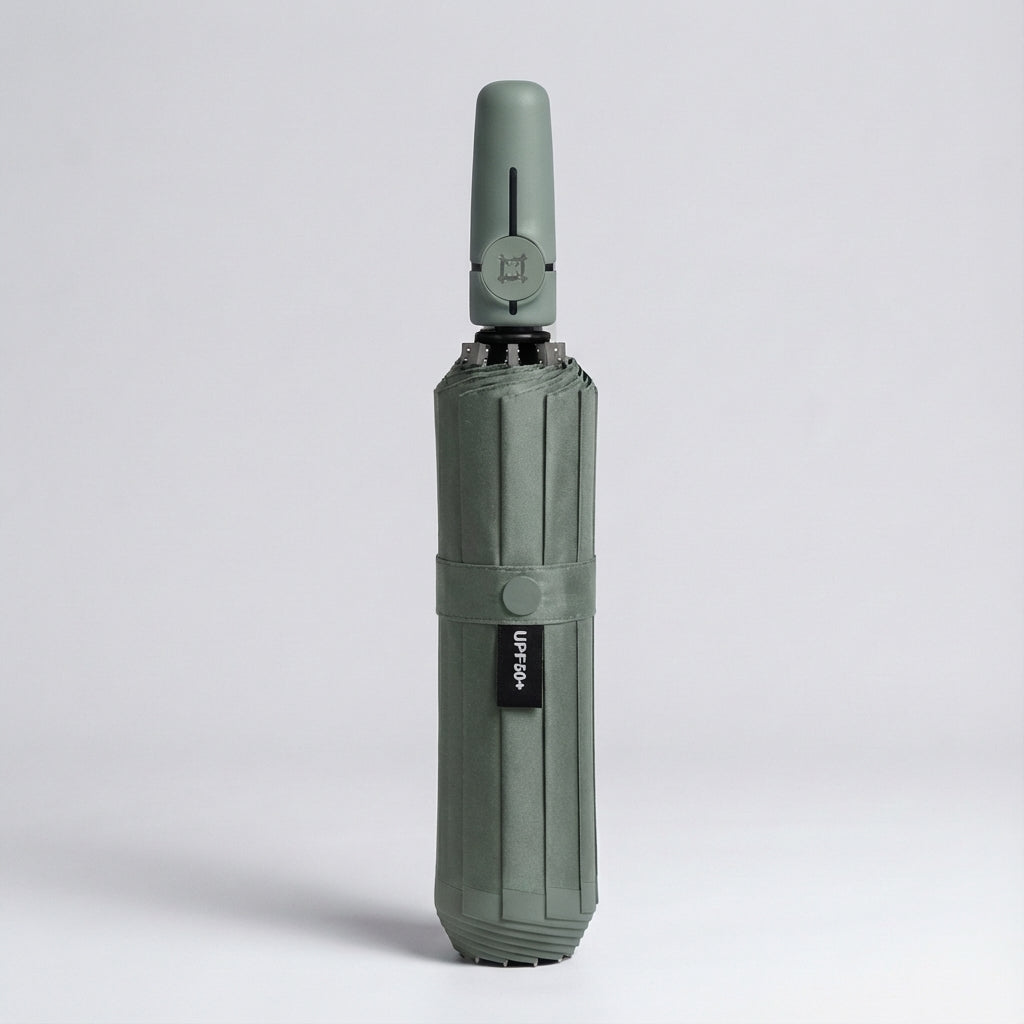 Windfester, tropffreier Unisex Regenschirm mit umgekehrter Faltfunktion. Groß & automatisch öffnend für Komfort.