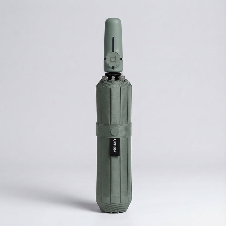 Windfester, tropffreier Unisex Regenschirm mit umgekehrter Faltfunktion. Groß & automatisch öffnend für Komfort.