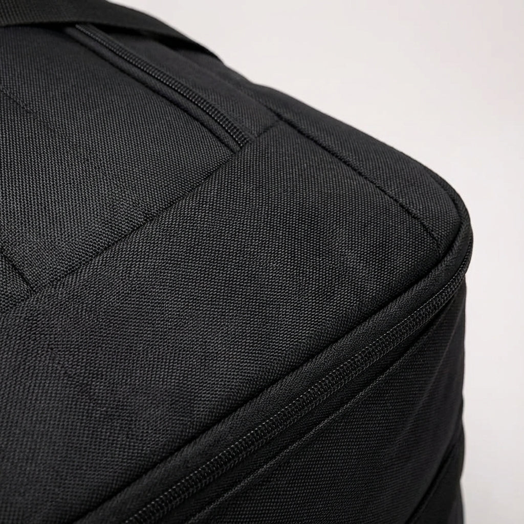 Robuste FoldRover Trolley-Reisetasche mit stabilen Rädern und ausziehbarem Griff für bequemen Transport auf Reisen.