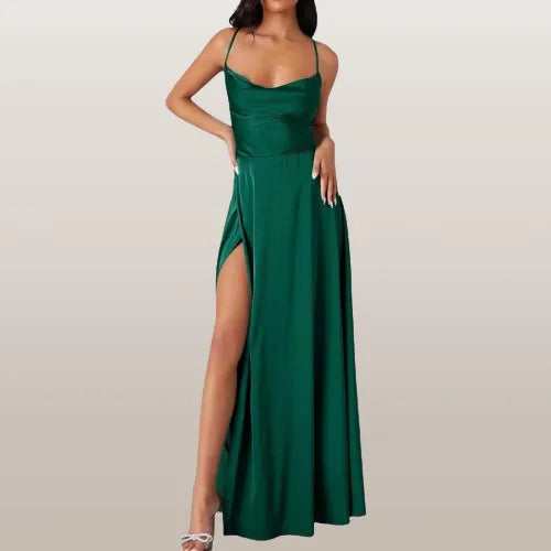 Langes ärmelloses Damen Maxikleid mit schwingendem Rock und elegantem Design, ideal für Abendgarderobe.