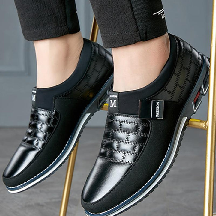 Braune Herren Freizeitschuhe, lässig und orthopädisch unterstützend, perfekt für lange Spaziergänge.