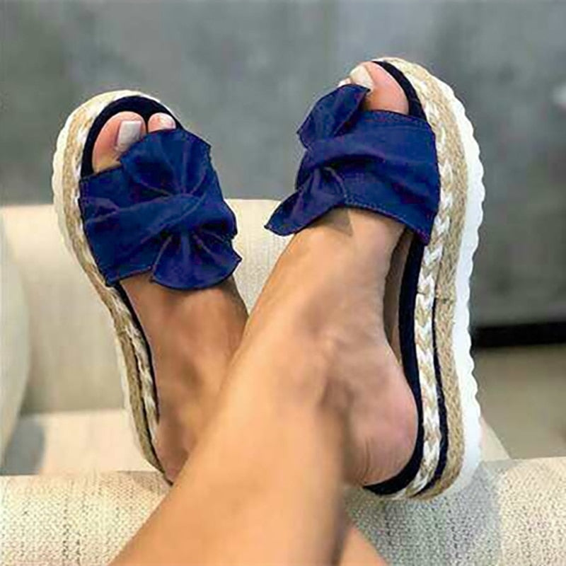 Damen Sommersandalen Selina in modischem Design, bieten Komfort, Verstellbarkeit & Unterstützung für gesunde Füße.