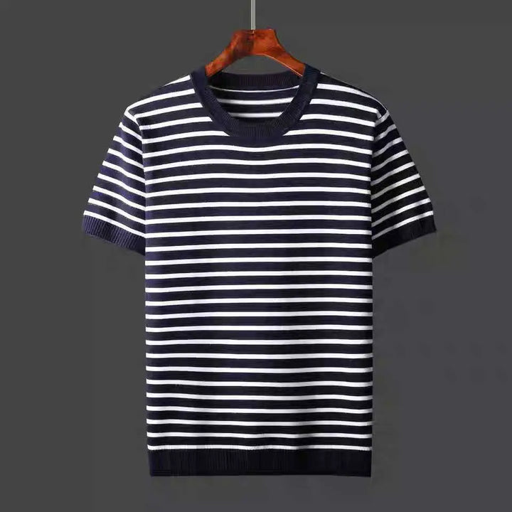 Lässiges Herren T-Shirt, gestreift, mit lockerem Schnitt. Perfekt als bequeme Freizeit- und Alltagskleidung.