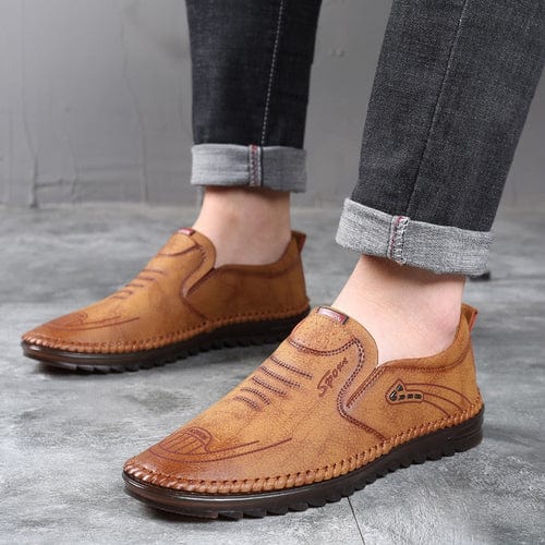 Detailaufnahme der stoßdämpfenden Sohle der Lorenzo Herren-Komfortschuhe für extra Dämpfung.