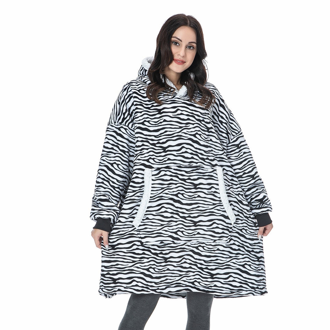 Flauschiger Kuschelponcho mit Ärmeln, ideal für kalte Tage und Heimkinoabende.