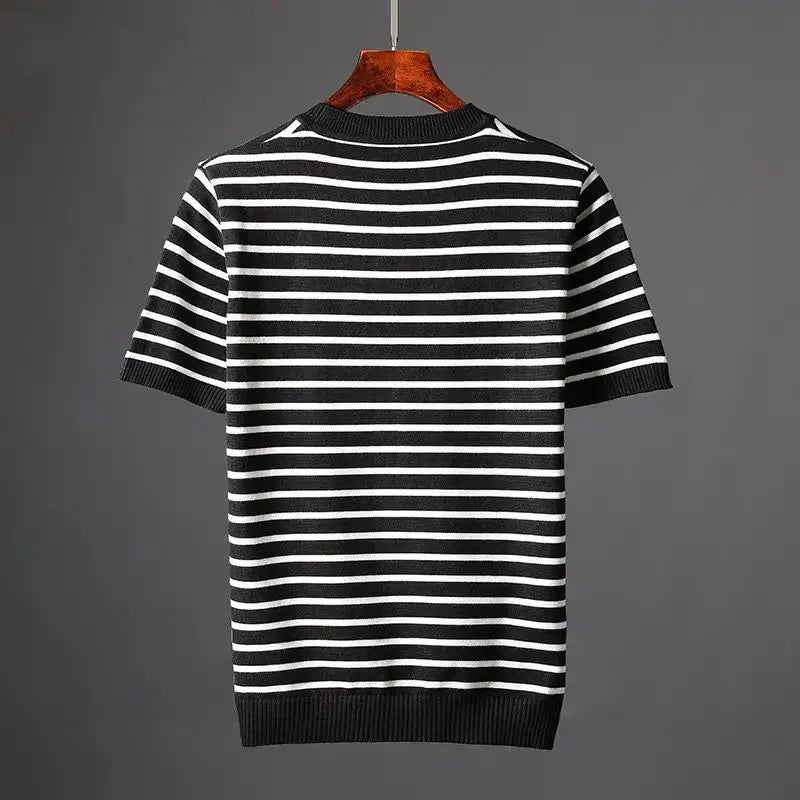Stylisches Sommer Herren T-Shirt, Kurzarm, gestreift. Lockerer Schnitt für maximalen Tragekomfort.