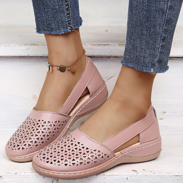Damen Freizeitschuhe Lena: offene, orthopädische Slipper mit stützendem Fußbett für hohen Komfort.