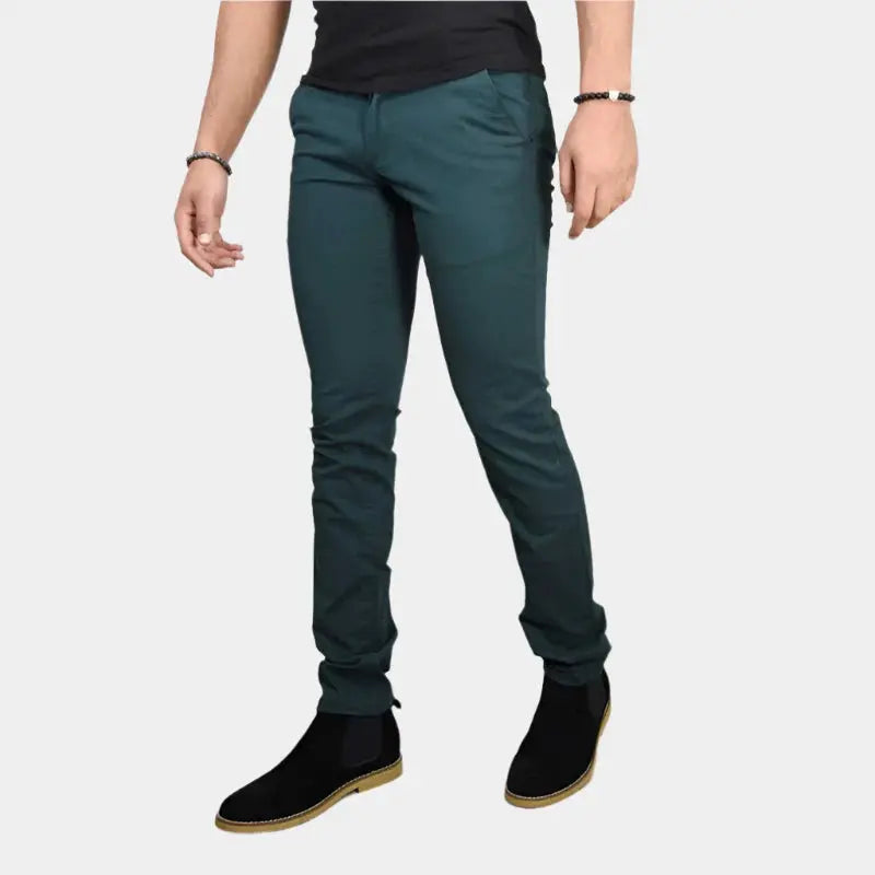 Komfortable Herren Slim Fit Hose, zeitlos und elegant; ideale schmale Passform für den modernen Mann.