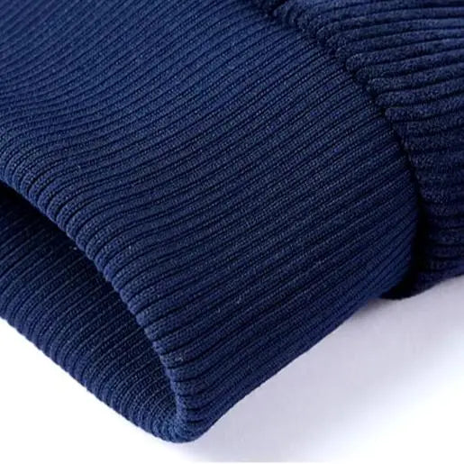 Moderne Übergangsjacke für Herren: Eine lässige Bomberjacke, perfekt für den stilvollen Herbst-Look.