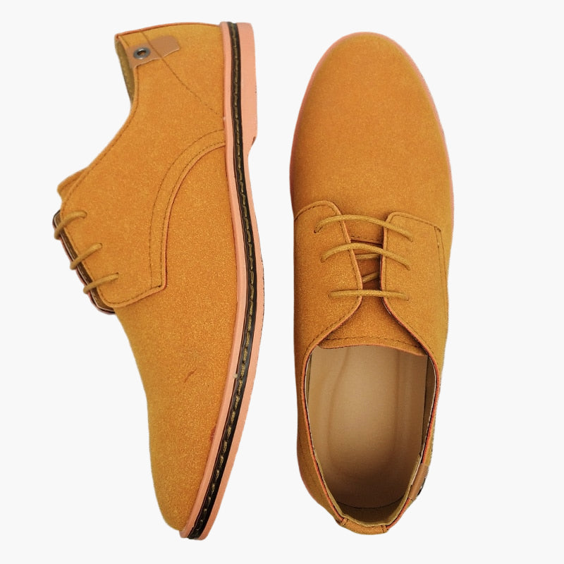 Hochwertige braune Herrenschuhe: Oxford Schnürschuhe, die Komfort und zeitlosen Stil vereinen.