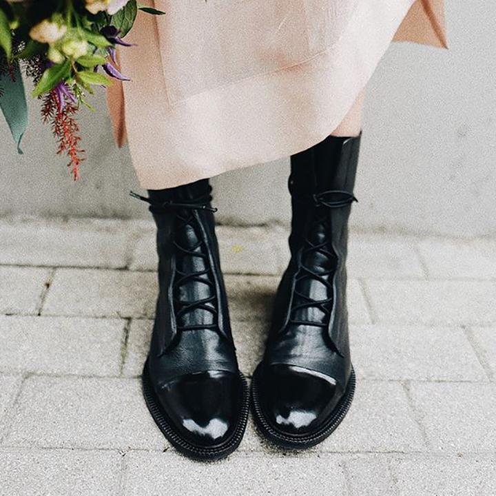 Elegante schwarze Damen Orthopädische Schnürstiefel, knöchelhoch, perfekt für Komfort und Stil.