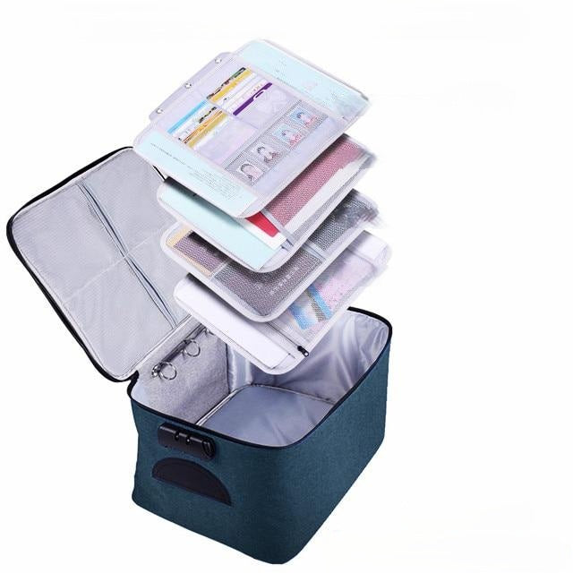 Perfekt für Reisen: Verriegelbare Dokumentenbox & Reise-Organizer halten Pässe, Tickets & Wertsachen sicher.