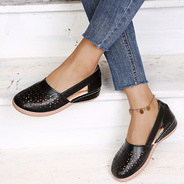 Orthopädische Damen Pantoletten Lena; ideale Sommerschuhe mit atmungsaktiven Aussparungen.