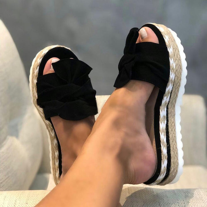 Bequeme Damen Sandalen Selina, verstellbare Sommerschuhe mit Haltungsunterstützung. Perfekt für lange Tage & guten Halt.