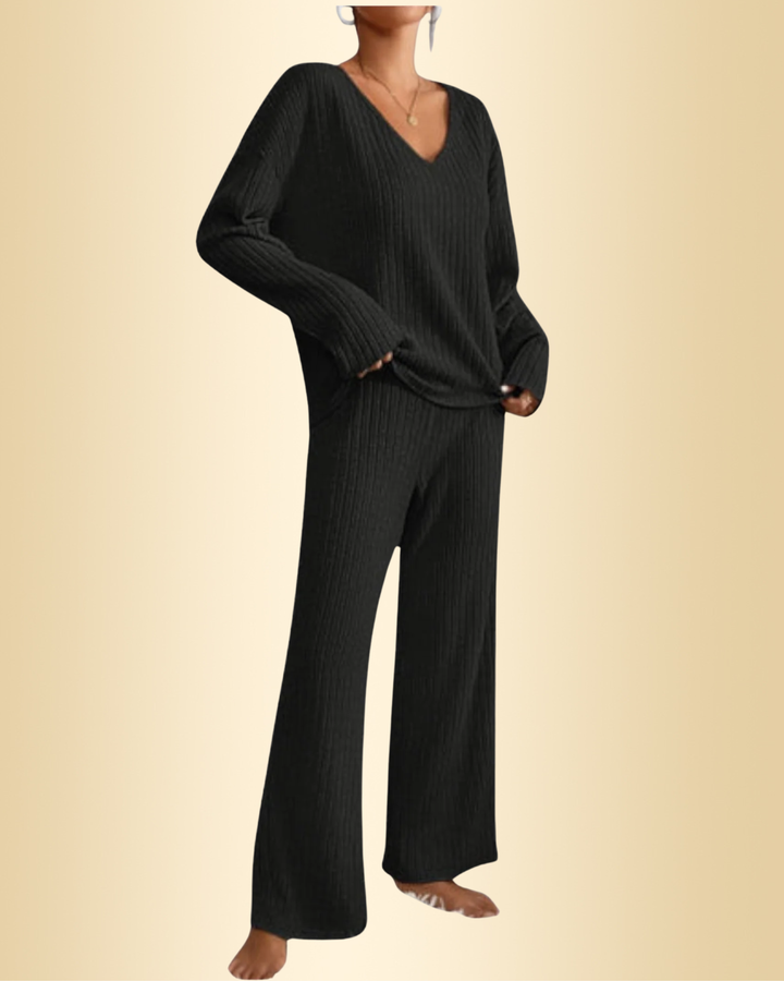 Stylisches Damen Hausanzug Set: Oberteil mit V-Ausschnitt & lose geschnittene Komfort-Hose.