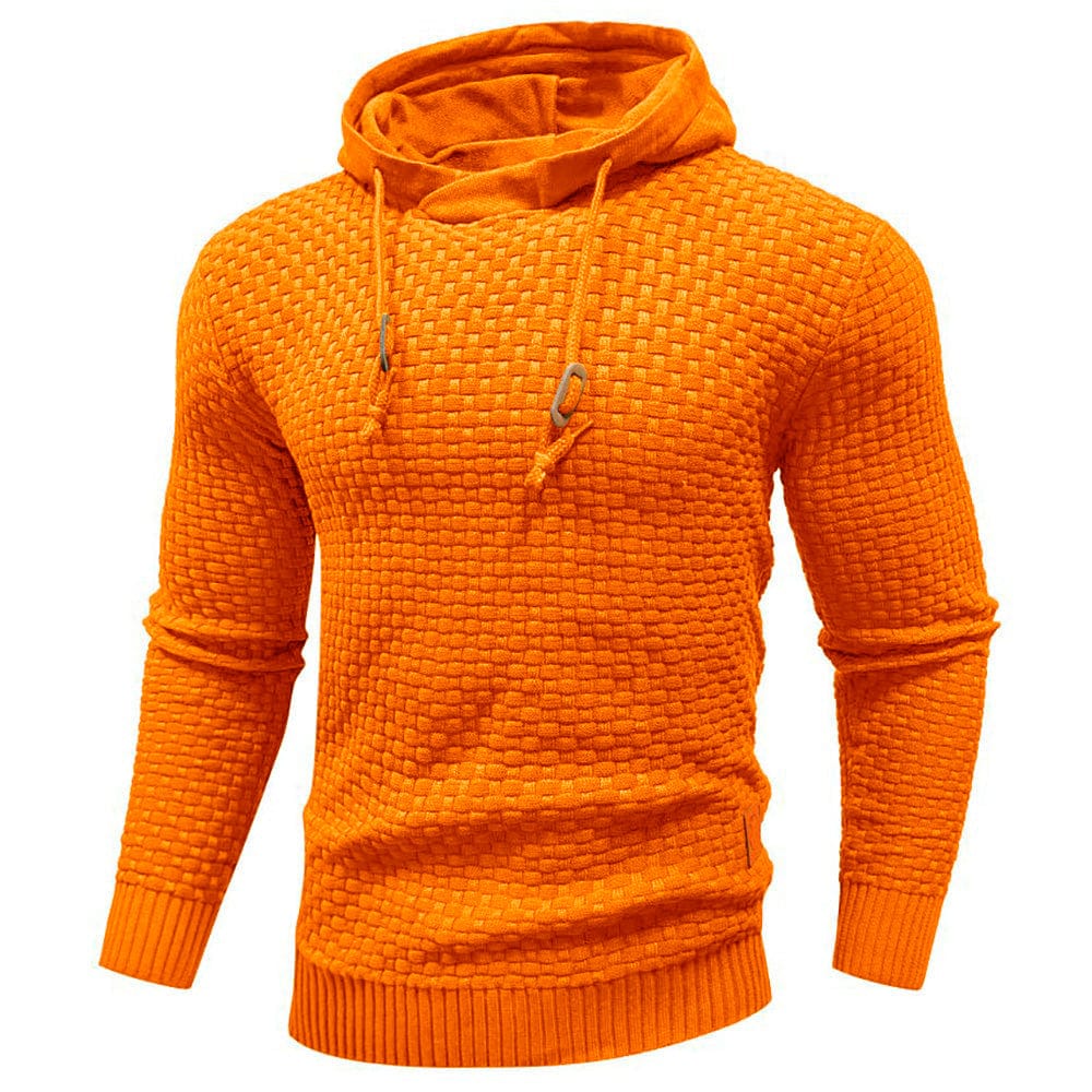 Grüner Herren Hoodie, getragen von Modell. Komfortabler Kapuzenpullover für Outdoor.