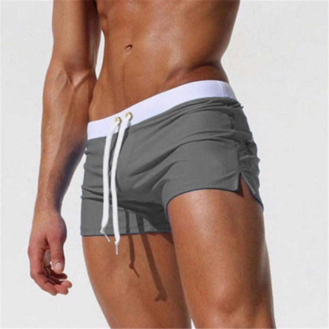 Kurze Herren Schwimmhose, schnelltrocknend, ideal für Sommer & Wassersport.