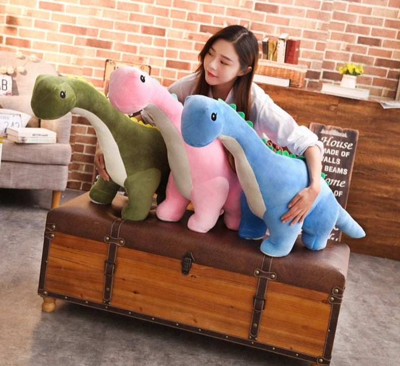 Niedliches stehendes Diplodocus Plüschtier; ideal als Deko Dino im Kinderzimmer oder als liebevolles Geschenk.