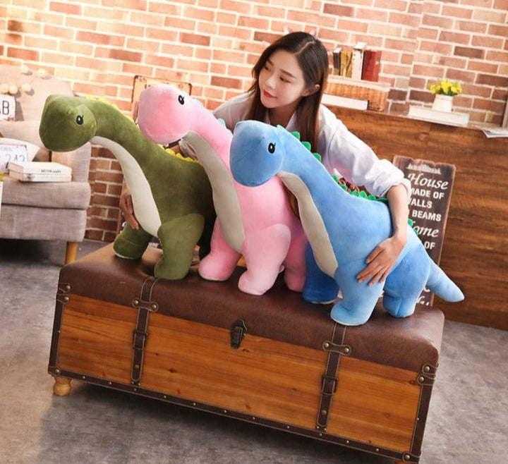 Niedliches stehendes Diplodocus Plüschtier; ideal als Deko Dino im Kinderzimmer oder als liebevolles Geschenk.