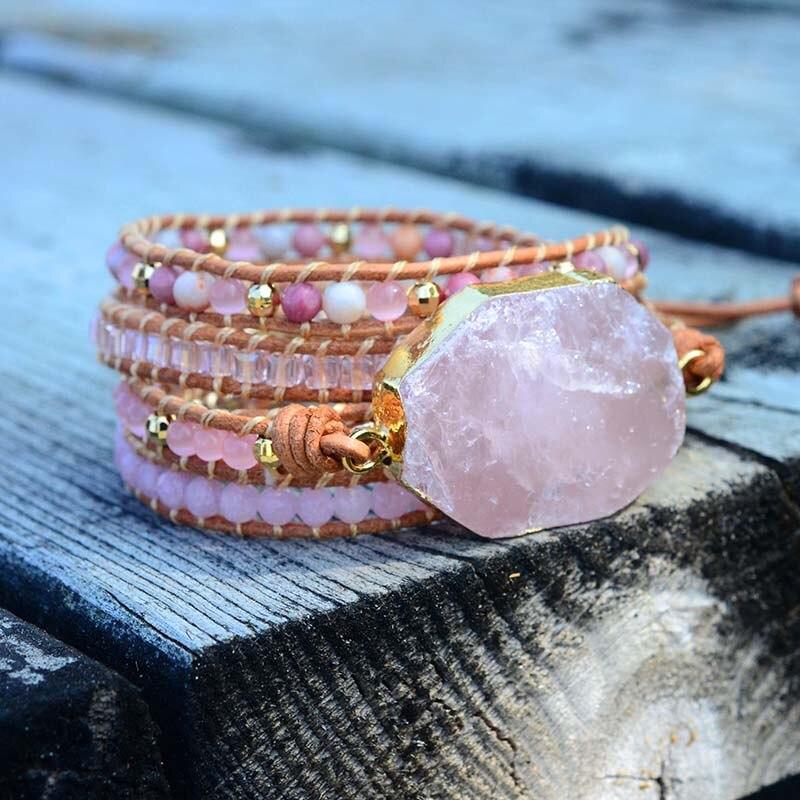 Stilvolles Damen Armband mit echten Rosenquarz Edelsteinen und goldenen Elementen, handgefertigt, Glücksbringer.